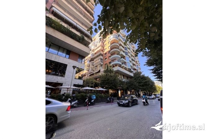 Ambiente Commerciale in Affitto 3+1 a Tirana - 1,500 Euro