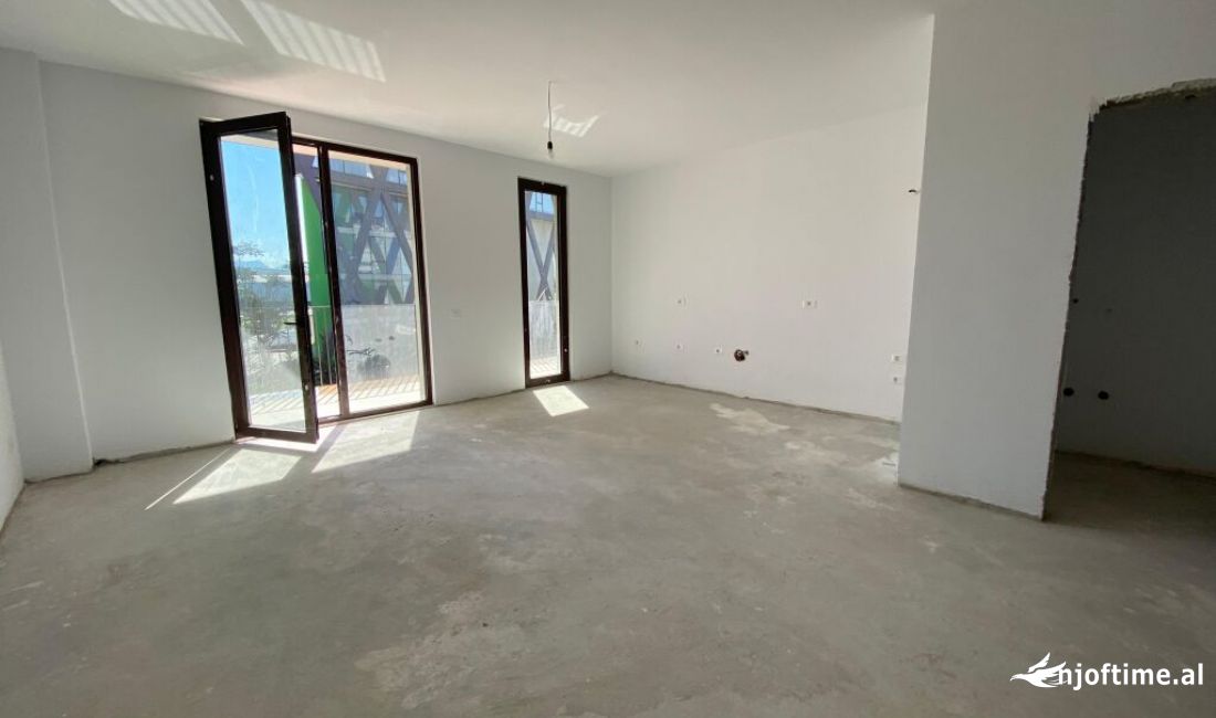 Japim me qira ambient per zyra 2+1+2 me post parkimi tek Altana ,Rruga e Kosovareve!