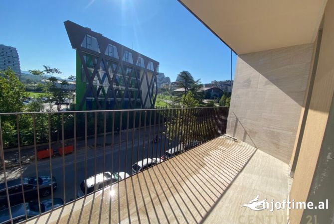 Ambiente Commerciale in Affitto 3+1 a Tirana - 1,700 Euro