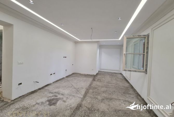 Ambiente Commerciale in Affitto 3+1 a Tirana - 1,300 Euro