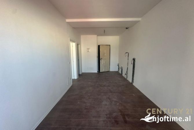 Ambiente Commerciale in Affitto 3+1 a Tirana - 650 Euro