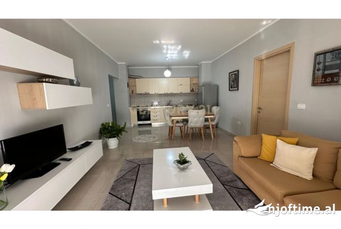 Apartament 2+1 per Qira tek Ish Restorant Durresi!