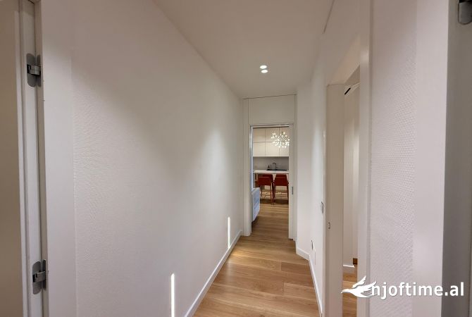 Shtepi me qera Apartament ne Tirane, 3+1, Mobilimi E mobiluar, Pagesa 2,500  Euro.