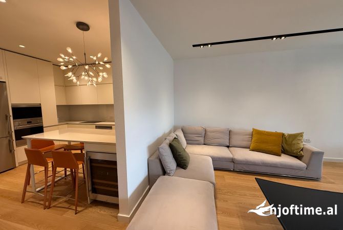 Jepet me Qira Apartament Premium 3+1+2 me Post Parkimi tek Garda !!