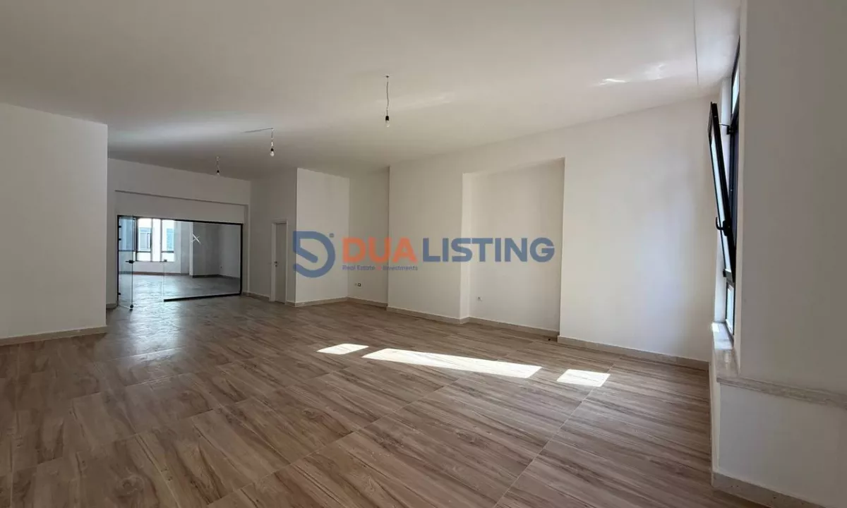 Ambient zyre me qira ne Qender, Rruga Mine Peza!!