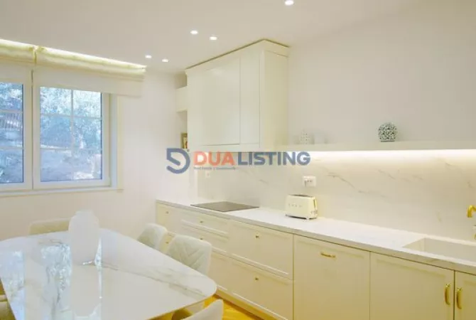 Shtepi ne shitje Apartament ne Tirane, 4+1, Mobilimi E mobiluar, Pagesa 500,000  Euro.