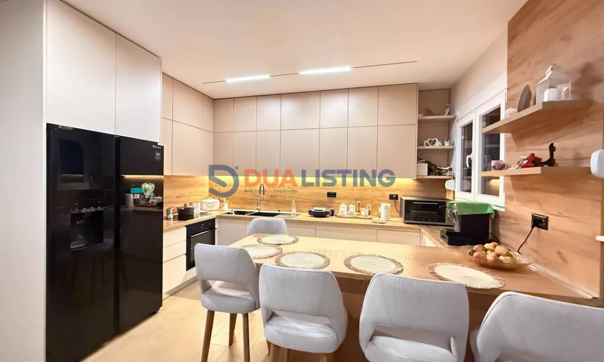 Shtepi ne shitje Apartament ne Tirane, 2+1, Mobilimi E mobiluar, Pagesa 135,000  Euro.