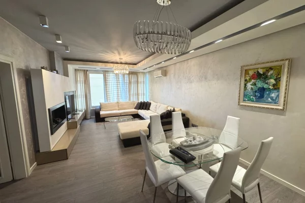 Jepet Apartament 2+1+2 ne Bllok , Ish Vila Ferdinand!!