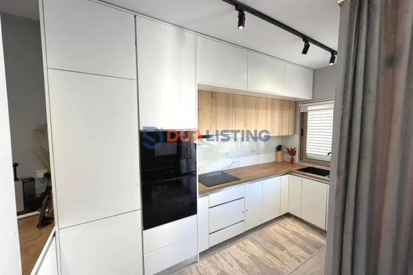 Shtepi ne shitje Apartament ne Tirane, 2+1, Mobilimi E mobiluar, Pagesa 16,500,000  Leke.