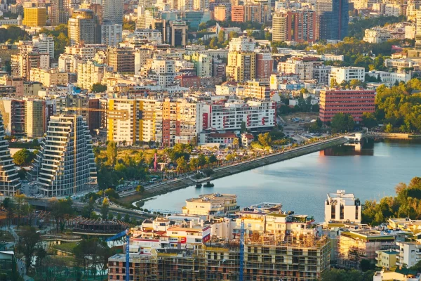 Shtepi me qera 2+1 ne Tirane - 1,500 Euro