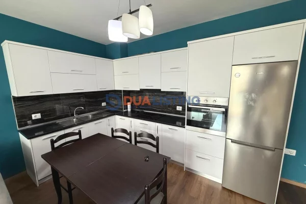 Shtepi me qera Apartament ne Tirane, 2+1, Mobilimi E mobiluar, Pagesa 800  Euro.