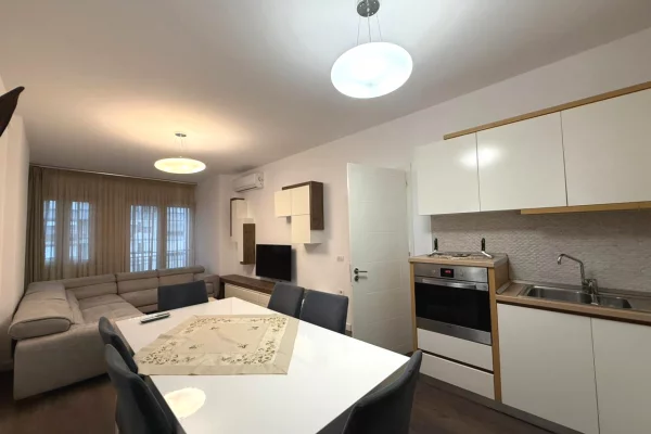 Shtepi ne shitje Apartament ne Tirane, 2+1, Mobilimi E mobiluar, Pagesa 180,000  Euro.