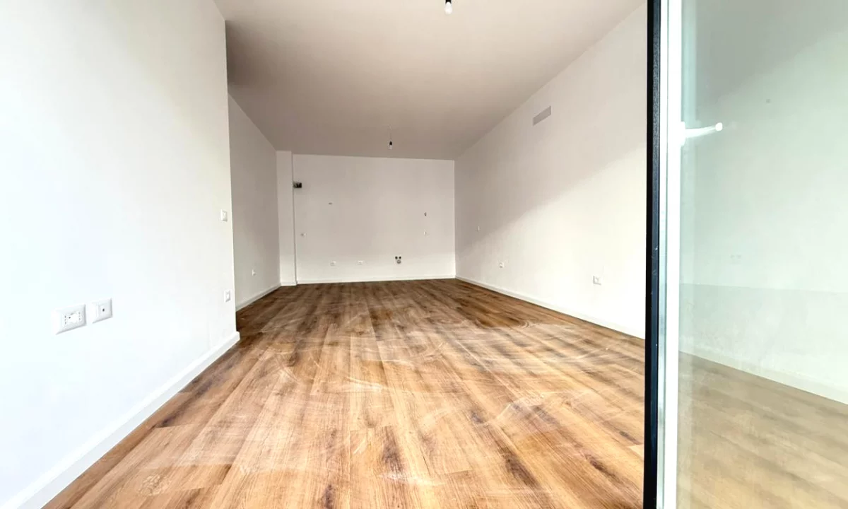 Shtepi ne shitje Apartament ne Tirane, 3+1, Mobilimi Bosh, pa mobiluar, Pagesa 139,900  Euro.