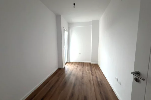 Shtepi ne shitje Apartament ne Tirane, 3+1, Mobilimi Bosh, pa mobiluar, Pagesa 139,900  Euro.