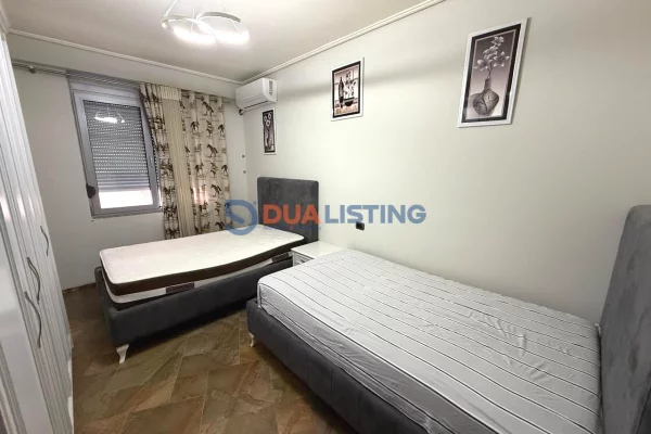 Shtepi me qera Apartament ne Tirane, 3+1, Mobilimi E mobiluar, Pagesa 1,300  Euro.