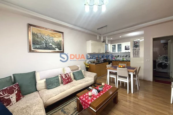 Shtepi ne shitje Apartament ne Tirane, 2+1, Mobilimi E mobiluar, Pagesa 155,000  Euro.