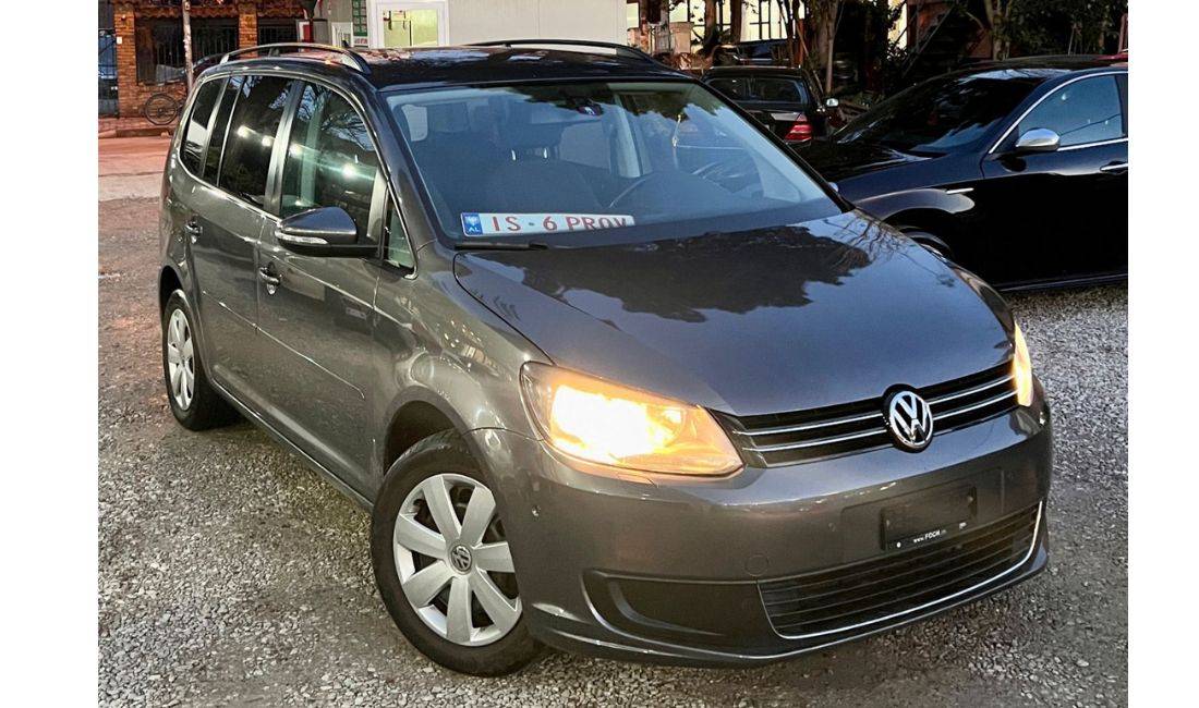 Jepet me qera Makina Volkswagen Touran duke filluar nga 45 euro ne dite 