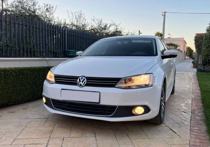 Jepet me qera Volkswagen Jetta duke filluar nga 35 euro dita