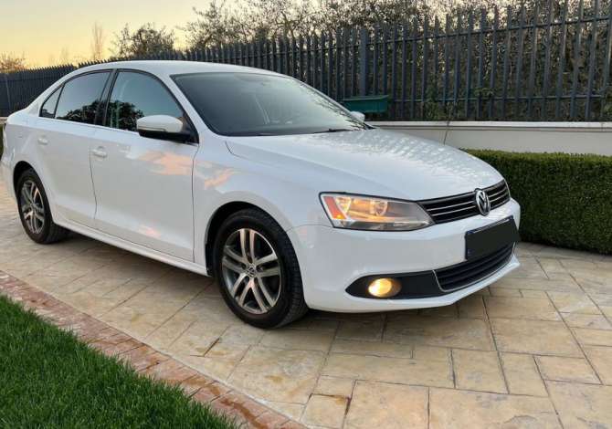 Jepet me qera Volkswagen Jetta duke filluar nga 35 euro dita