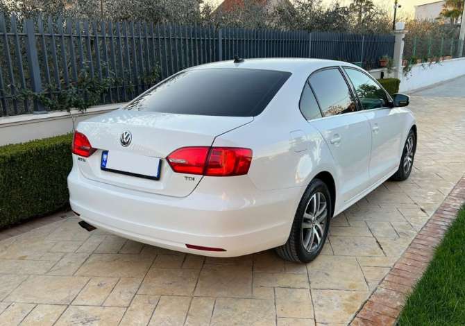 Jepet me qera Volkswagen Jetta duke filluar nga 35 euro dita