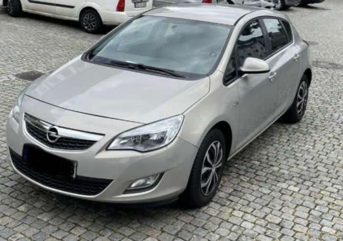Jepet Makina Opel Astra  Me Qera Duke Filluar Nga 30 Euro Dita