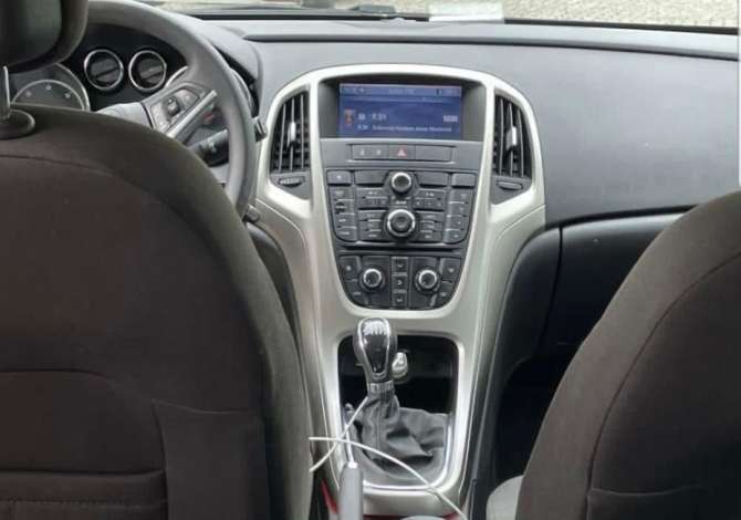 Jepet Makina Opel Astra  Me Qera Duke Filluar Nga 30 Euro Dita