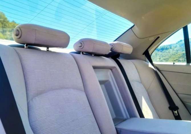 Jepet me Qera Mercedes Benz C220 duke filluar nga 35 Euro dita
