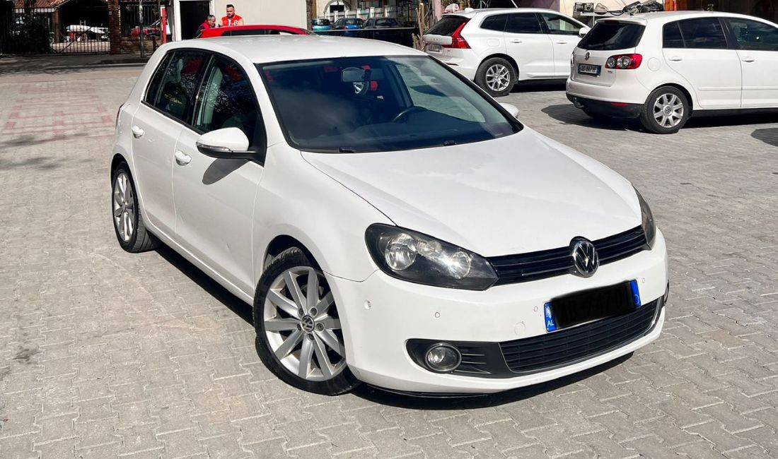 Jepet me Qera Volkswagen Golf 6 duke filluar nga 35 Euro dita
