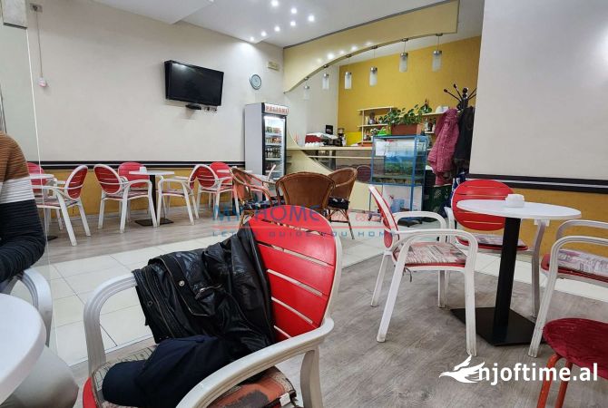 Ambiente Commerciale in Affitto 1+1 a Tirana - 800 Euro