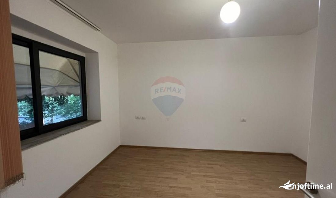 Ambient per zyra me qira tek Shushica