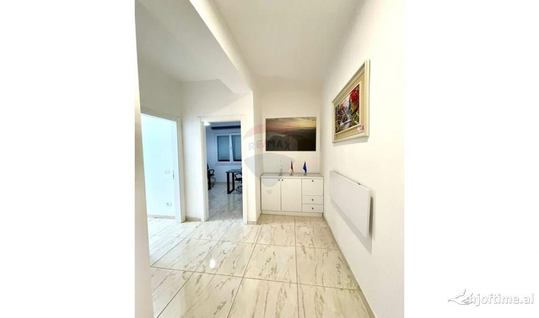 APARTAMENT 2+1 PER ZYRA TEK KOMUNA PARISIT