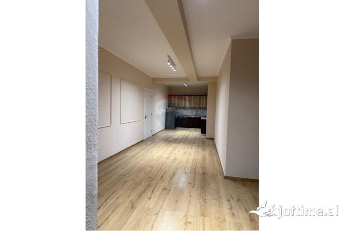 Apartament per qira 2+1 tek Komuna e Parisit!