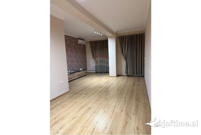 Apartament per qira 2+1 tek Komuna e Parisit!