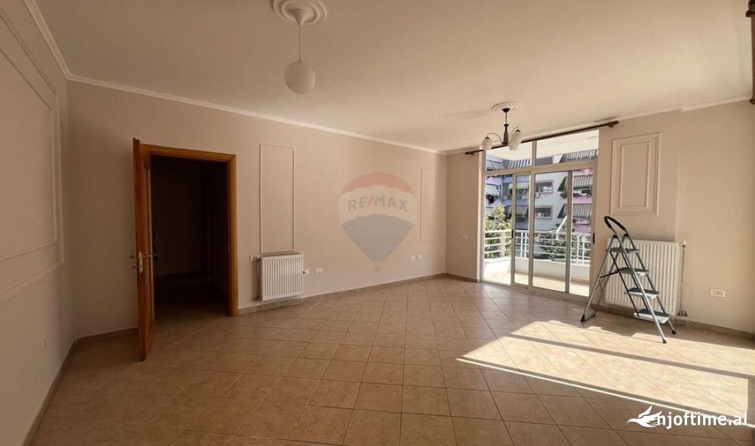 Apartment 2+1 me qira tek Kika 1