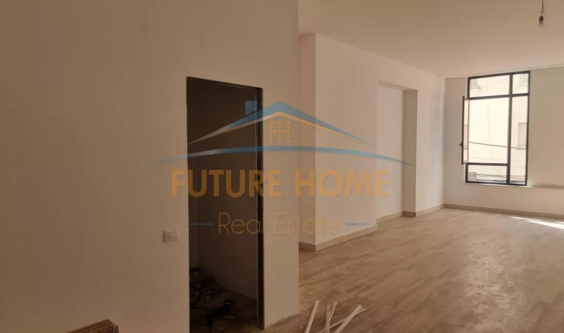 Qera, Zyre, Rruga Mine Peza, 