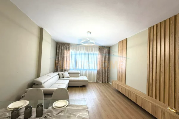 Shtepi ne shitje Apartament ne Tirane, 1+1, Mobilimi E mobiluar, Pagesa 125,001  Euro.