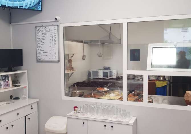 Ambient biznesi me qera 2+1 ne Tirane - 400 Euro