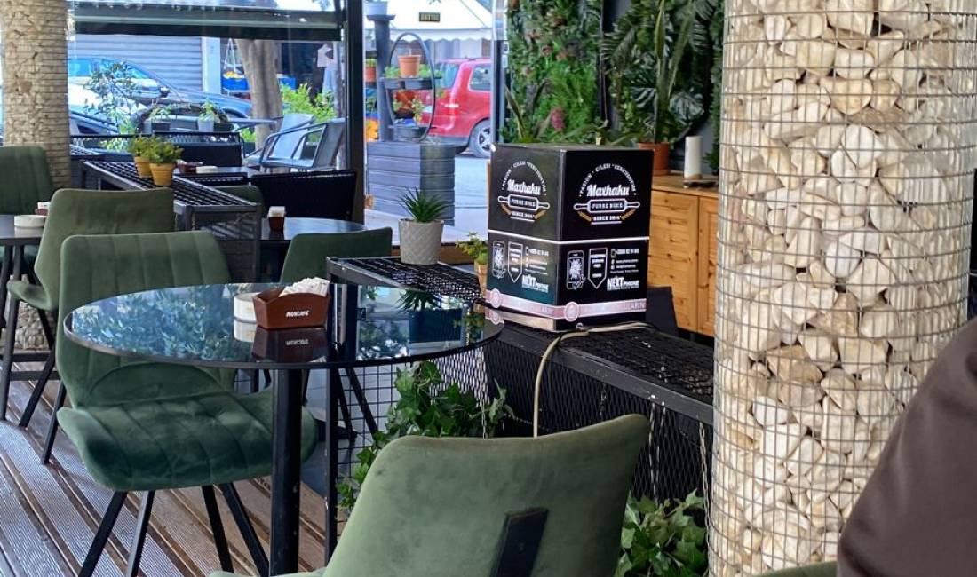 Shitete Biznes Bar-kafe longe ne Porcelan