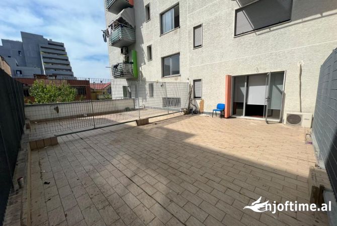 Jepet ambjent biznesi me qera