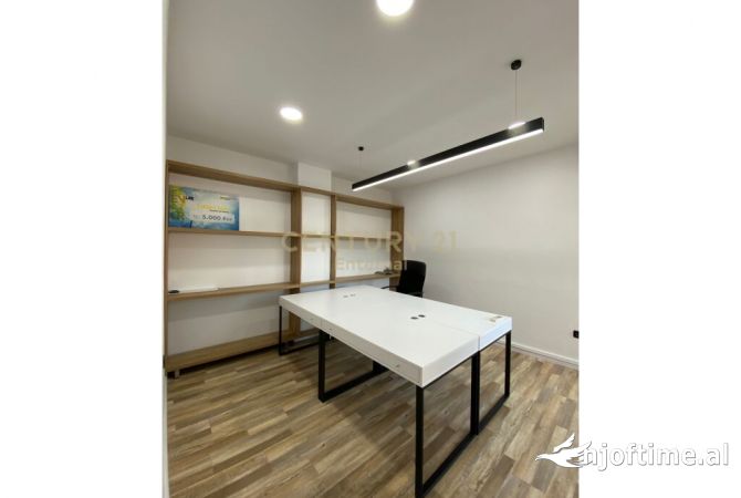 Jepet Zyre 2+1 per Qera ne ish-Bllok