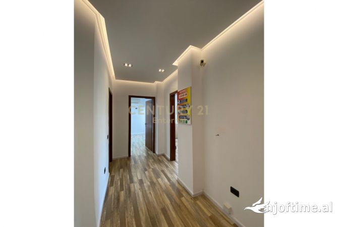 Jepet Zyre 2+1 per Qera ne ish-Bllok