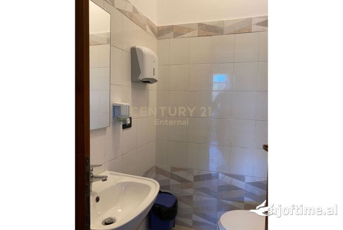 Jepet Zyre 2+1 per Qera ne ish-Bllok