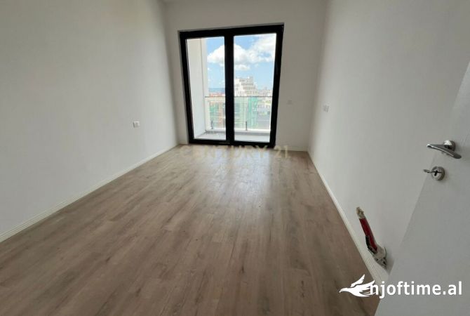 Ambiente Commerciale in Affitto 3+1 a Tirana - 450 Euro