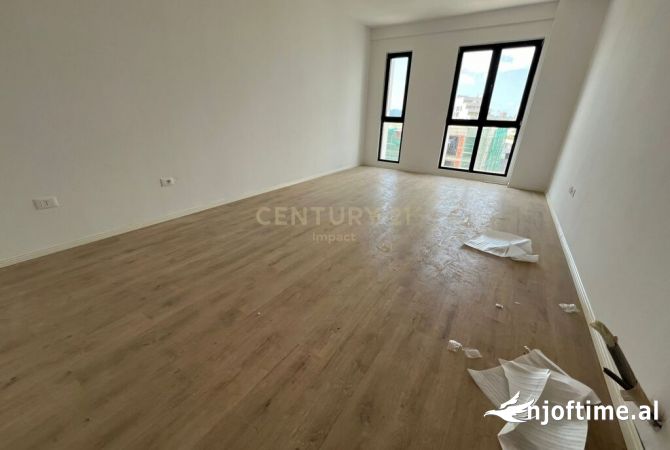 Ambiente Commerciale in Affitto 3+1 a Tirana - 450 Euro