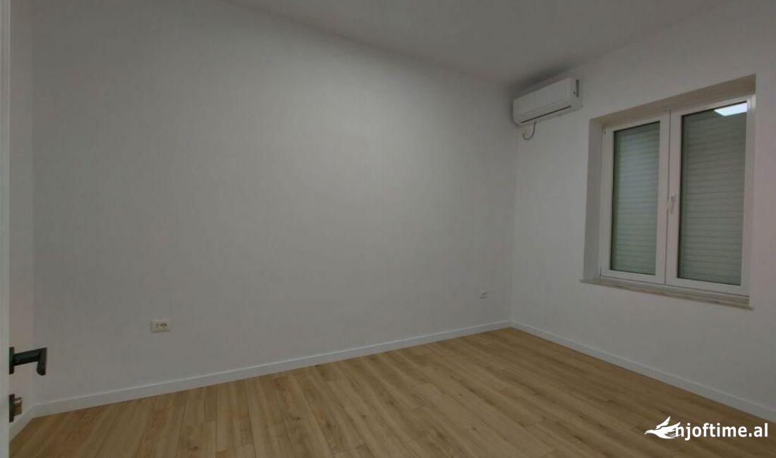 Nese jeni ne kerkim te nje ambienti per zyra ne Myslym Shyri prane qendres, me kontaktoni!