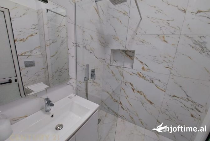 Nese jeni ne kerkim te nje ambienti per zyra ne Myslym Shyri prane qendres, me kontaktoni!