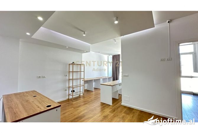 Ambiente Commerciale in Affitto 3+1 a Tirana - 800 Euro