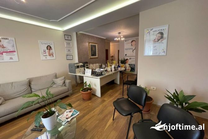 Ambiente Commerciale in Affitto 3+1 a Tirana - 1,500 Euro