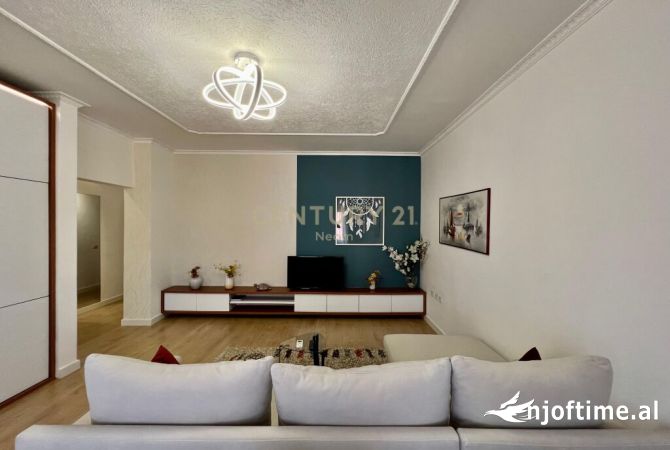 Shtepi ne shitje Apartament ne Tirane, 2+1, Mobilimi E mobiluar, Pagesa 279,000  Euro.