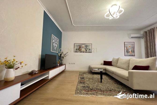 Shtepi ne shitje Apartament ne Tirane, 2+1, Mobilimi E mobiluar, Pagesa 279,000  Euro.